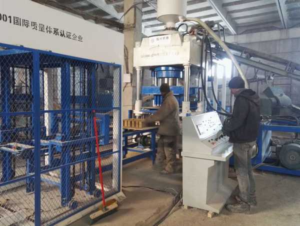 恒兴液压砖机助力哈萨克斯坦建材生产实力见证中国制造